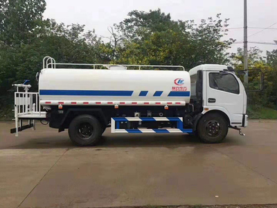 东风大多利卡10方绿化喷洒车 城市绿化与道路清洁的高效伙伴